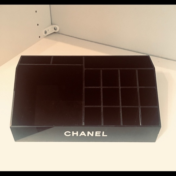 Authentic Chanel cosmetics holder - Picture 4 of 8